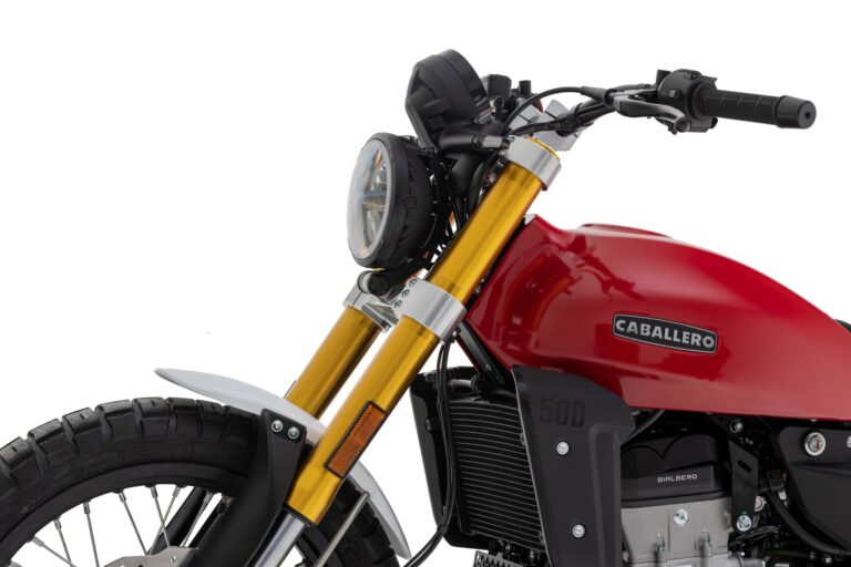 Caballero 500 Scrambler MY25 red (13)